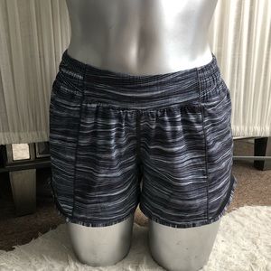 226.♎️Lululemon hotty hot short II long 4”
